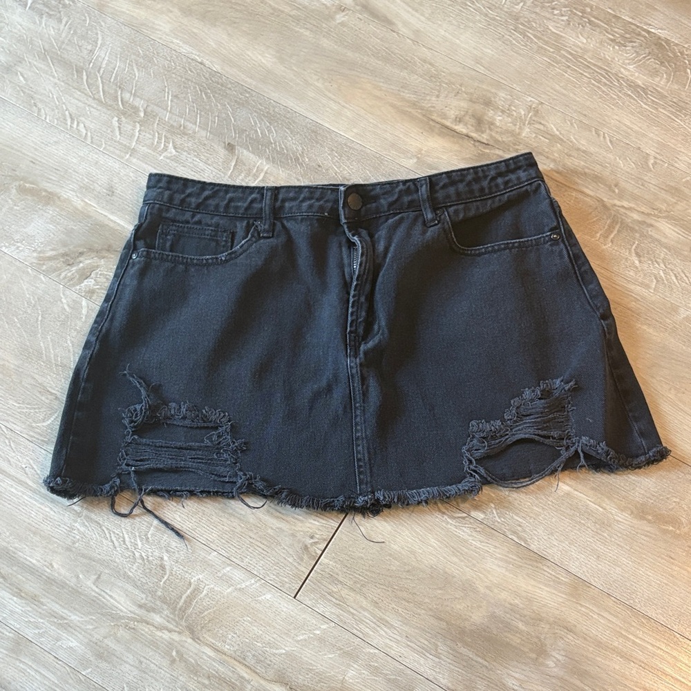 Forever 21 Black Distressed Denim Skirt Women’s Size 31